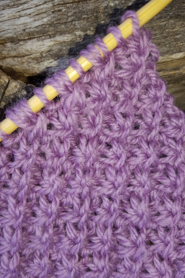 Alternating Daisy Stitch Knitting Stitch Pattern
