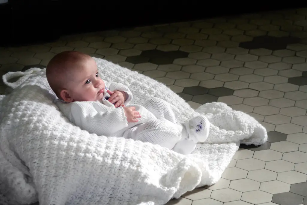 Knitted Blanket S00 - New - For Baby